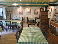 Atmosphère du Restaurant français L'Absinthe - Restaurant du Saut du Doubs à Villers-le-Lac - n°1