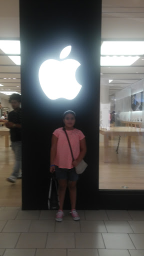 Computer Store «Apple MarketStreet», reviews and photos, 1220 Market St, Lynnfield, MA 01940, USA