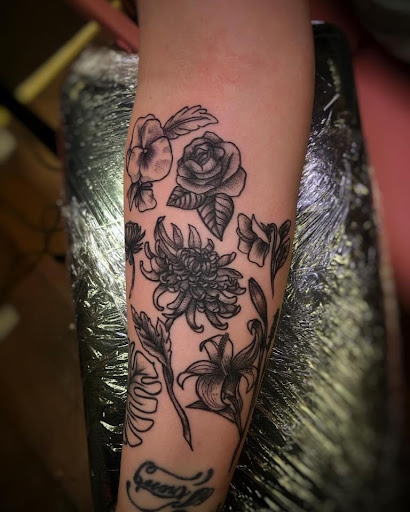 Tattoo Shop «La Vida Ink», reviews and photos, 4602 N Franklin Rd, Indianapolis, IN 46226, USA