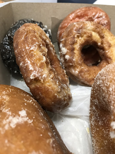 Bakery «Beach Donut Shop», reviews and photos, 344 E Main St, Clinton, CT 06413, USA