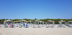 Bruscate-Millepini Beach'in fotoğrafı düz ve uzun ile birlikte