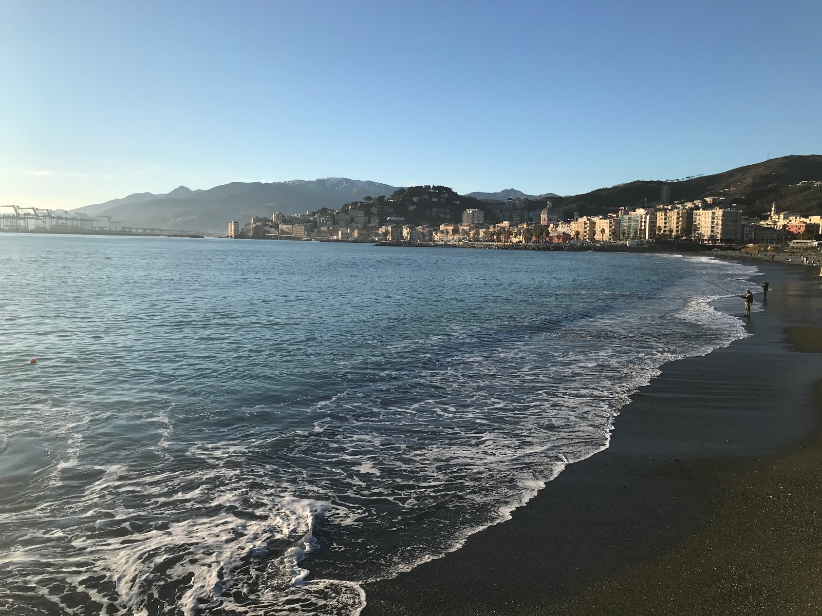 Photo de Spiaggia Multedo - bon endroit convivial pour les animaux de compagnie pour les vacances