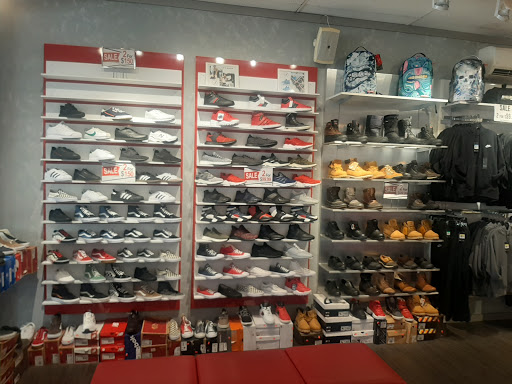 Clothing Store «Bobby Sportswear», reviews and photos, 508 5th Ave, Brooklyn, NY 11215, USA