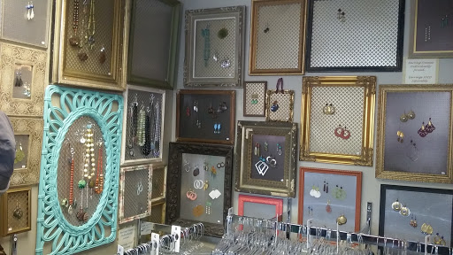 Boutique «Everchanging Seasons Consignment Boutique», reviews and photos, 710 Forest Ave, Portland, ME 04103, USA