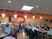 Atmosphère du Restaurant asiatique Royal Gourmand à Saint-Pierre-du-Mont - n°16