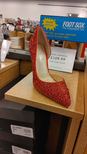 Shoe Store «DSW Designer Shoe Warehouse», reviews and photos, 10060 Reisterstown Rd, Owings Mills, MD 21117, USA