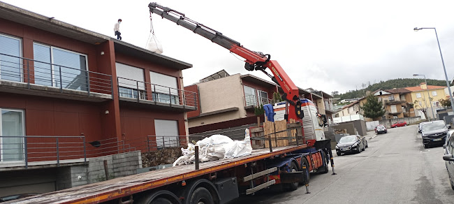 Camiões Gruas - Ruben Ramos Transportes Especiais Lda - Santo Tirso