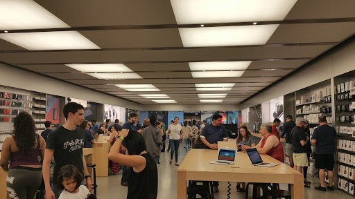 Computer Store «Apple Biltmore», reviews and photos, 2502 E Camelback Rd, Phoenix, AZ 85016, USA