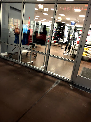 Clothing Store «Under Armour Factory House», reviews and photos, 80 Premium Outlets Blvd #507, Merrimack, NH 03054, USA