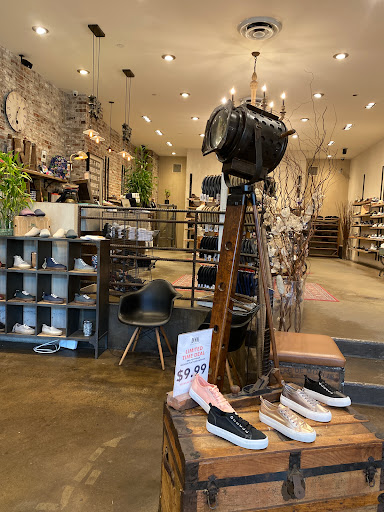 Shoe Store «DNA Footwear Williamsburg», reviews and photos, 133 N 7th St, Brooklyn, NY 11249, USA