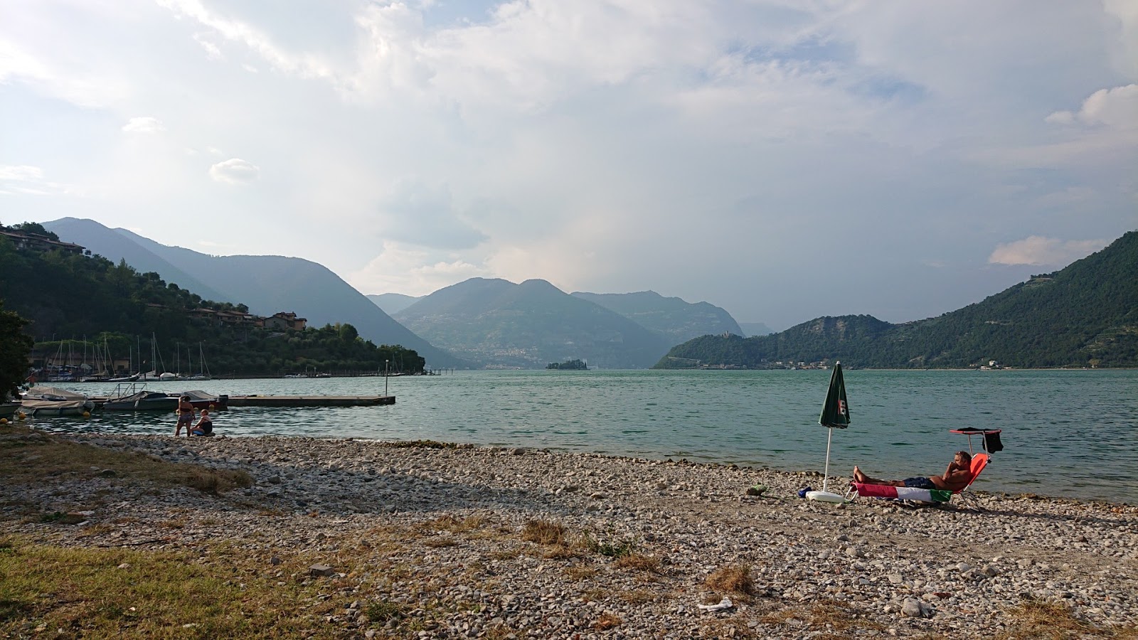 Foto van Spiaggia Sulzano met turquoise puur water oppervlakte