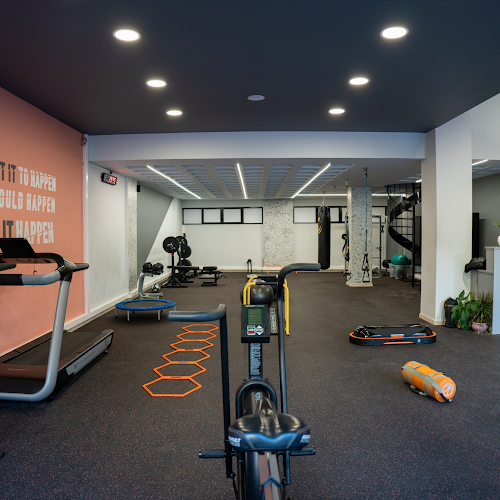 Ειρήνης 27, Πειραιάς 185 47