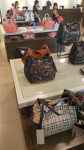 Clothing Store «Burberry Outlet», reviews and photos, 1 Outlet Blvd, Wrentham, MA 02093, USA