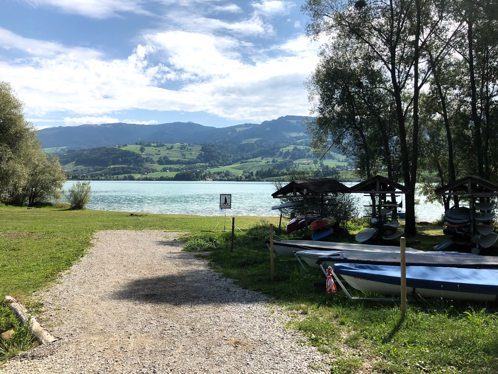 Photo de Plage Lac Gruyere zone sauvage