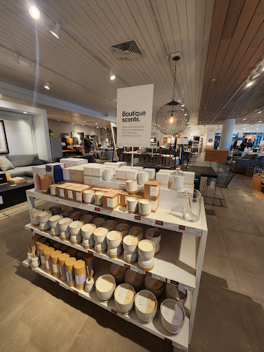 Furniture Store «Crate and Barrel», reviews and photos, 358 San Lorenzo Ave, Coral Gables, FL 33146, USA