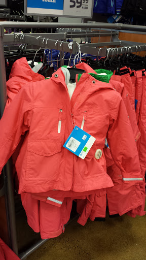 Sportswear Store «Columbia Sportswear Outlet», reviews and photos, 3 Monroe Pkwy, Lake Oswego, OR 97035, USA