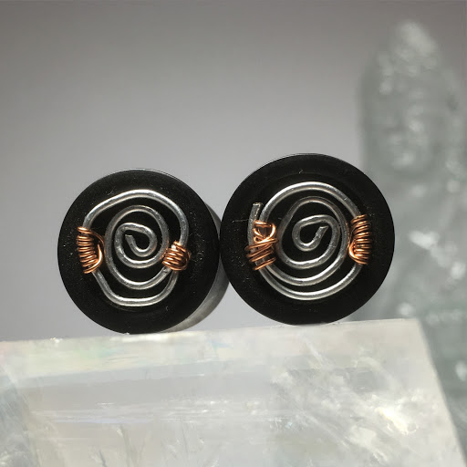 Tattoo Shop «Royal Flesh Tattoo and Piercing», reviews and photos, 4005 N Broadway St, Chicago, IL 60613, USA