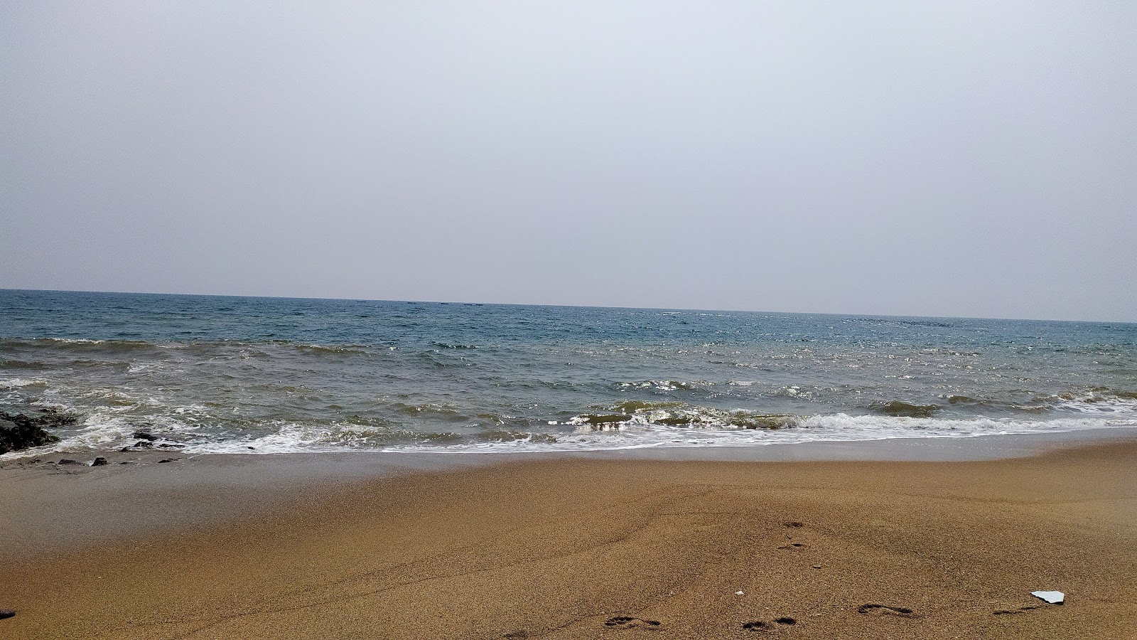 Foto de Thotlakonda Beach con recta y larga