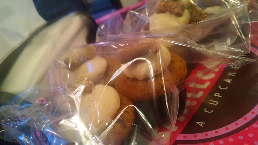 Cupcake Shop «Smallcakes: A Cupcakery of Naperville», reviews and photos, 115 E Ogden Ave #119, Naperville, IL 60563, USA