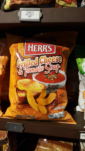 American Restaurant «Cracker Barrel Old Country Store», reviews and photos, 200 Bypass Rd, Williamsburg, VA 23185, USA