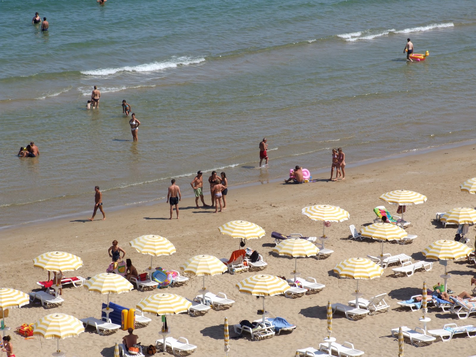 Spiaggia di Ponente'in fotoğrafı plaj tatil beldesi alanı