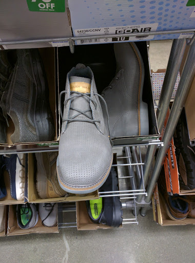 Shoe Store «SKECHERS Factory Outlet», reviews and photos, 3030 E 9th St, Oakland, CA 94601, USA