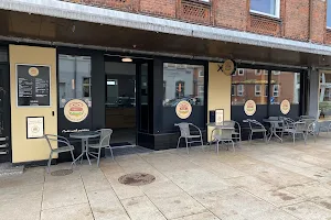 Alberts burger & pita bar image