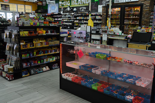 Tobacco Shop «Tundra Smoke Shop», reviews and photos, 2719 S Oneida St, Green Bay, WI 54304, USA