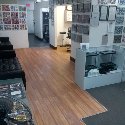 Tattoo Shop «Crossbones Tattoo & Piercings», reviews and photos, 19051 San Carlos Blvd #10, Fort Myers Beach, FL 33931, USA