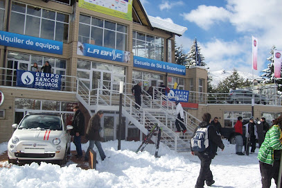 La Base Escuela de Esquí y Snowboard