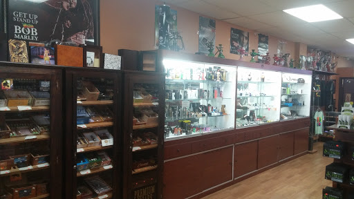 Tobacco Shop «The Hideaway Smoke Shop», reviews and photos, 5275 Red Bug Lake Rd #125, Winter Springs, FL 32708, USA