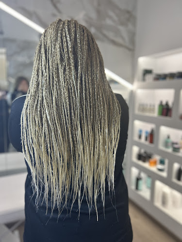 Comentarii opinii despre Mpouklas haircut