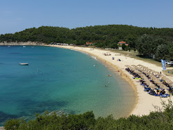 Photo de Destenika beach avec baie spacieuse
