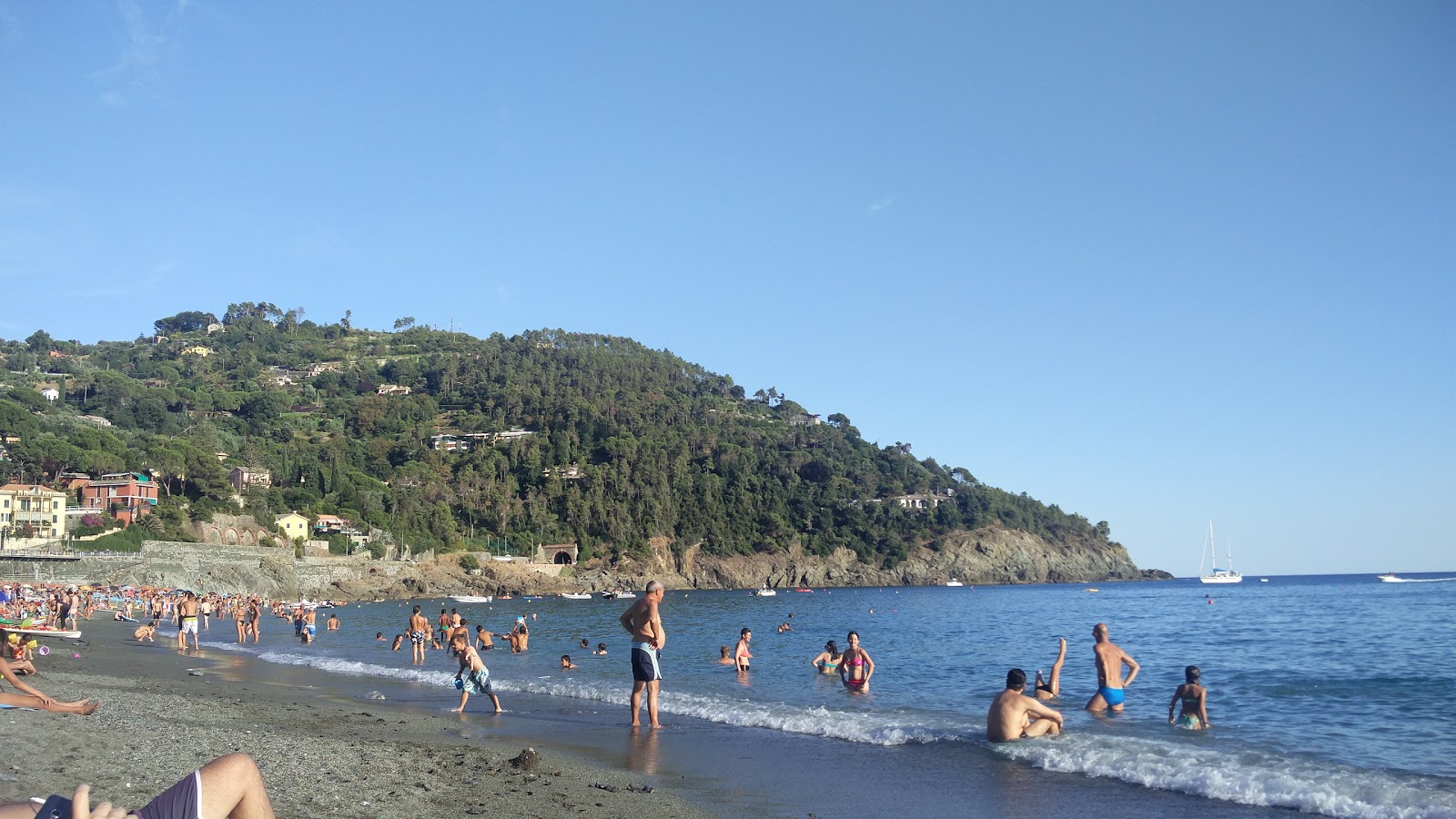 Foto di Spiaggia di Bonassola con parzialmente pulito livello di pulizia