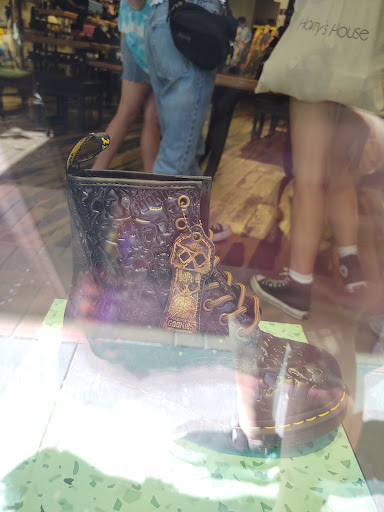 Clothing Store «Hollister Co.», reviews and photos, 647 Spectrum Center Dr, Irvine, CA 92618, USA