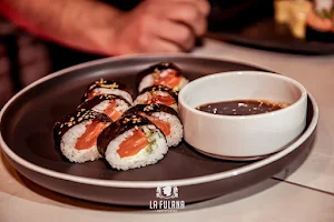 Kanpeki Sushi y Asian Food image