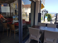 Atmosphère du Restaurant de fruits de mer Restaurant La Maison Du 6 à Arromanches-les-Bains - n°6
