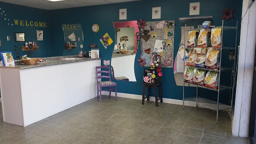 Pet Groomer «Barking Beauties pet Boutique», reviews and photos, 112 E 2nd St S, Newton, IA 50208, USA
