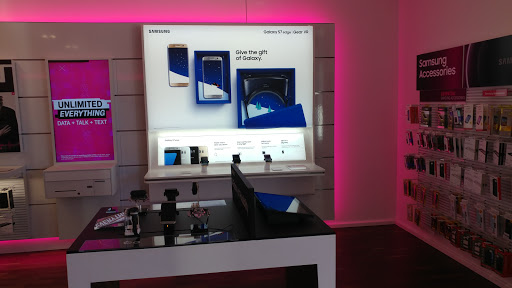 Cell Phone Store «T-Mobile», reviews and photos, 5800 Northgate Dr #45, San Rafael, CA 94903, USA