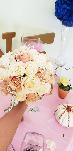 Magdas Flowers image