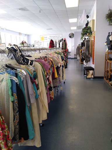 Thrift Store «Gulfside Hospice Thrift Shoppe», reviews and photos, 37925 Sky Ridge Cir, Dade City, FL 33525, USA