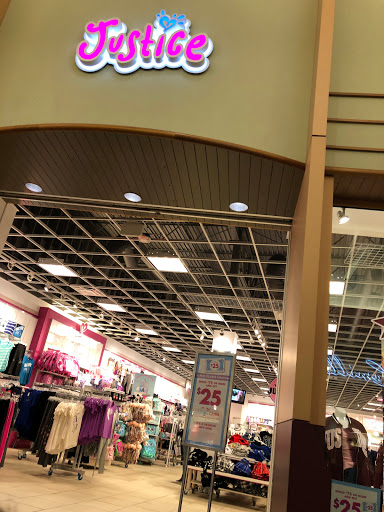 Shopping Mall «Great Lakes Crossing Outlets», reviews and photos, 4000 Baldwin Rd, Auburn Hills, MI 48326, USA