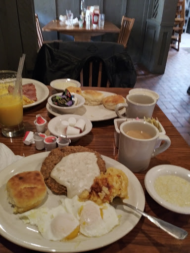 American Restaurant «Cracker Barrel Old Country Store», reviews and photos, 3701 Elmsley Ct, Greensboro, NC 27406, USA