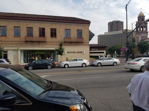 Fashion Accessories Store «Michael Kors», reviews and photos, 4747 Broadway St, Kansas City, MO 64112, USA
