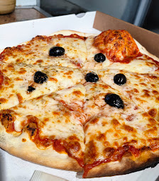Photo n°16 de Pizza Lorenzo - Camion à pizzas à Vaulx-en-Velin ()