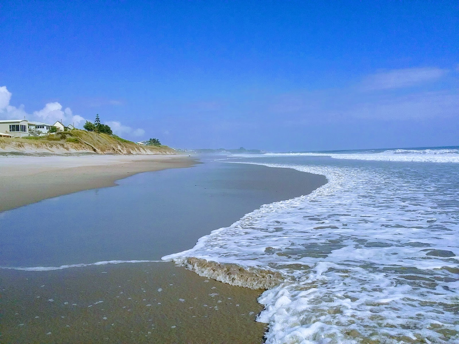 Photo de Poutuia Beach avec droit et long