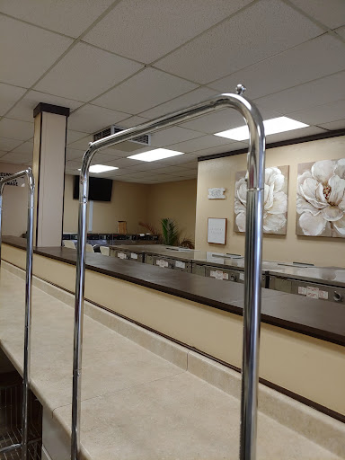 Laundry Service «Thornton Plaza Cleaners and Laundromat», reviews and photos, 9303 Thornton Rd e, Stockton, CA 95209, USA