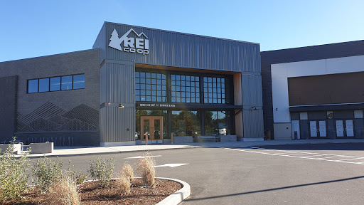 Camping Store «REI», reviews and photos, 71 Raymond Rd, West Hartford, CT 06107, USA
