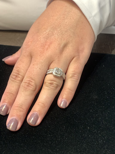 Jewelry Store «Lake Street Diamond Co», reviews and photos, 106 Lake St S, Kirkland, WA 98033, USA