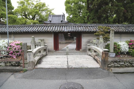 斑鳩寺・東門